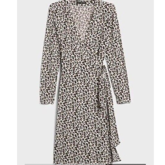 Banana Republic leopard wrap dress - Picture 3 of 8